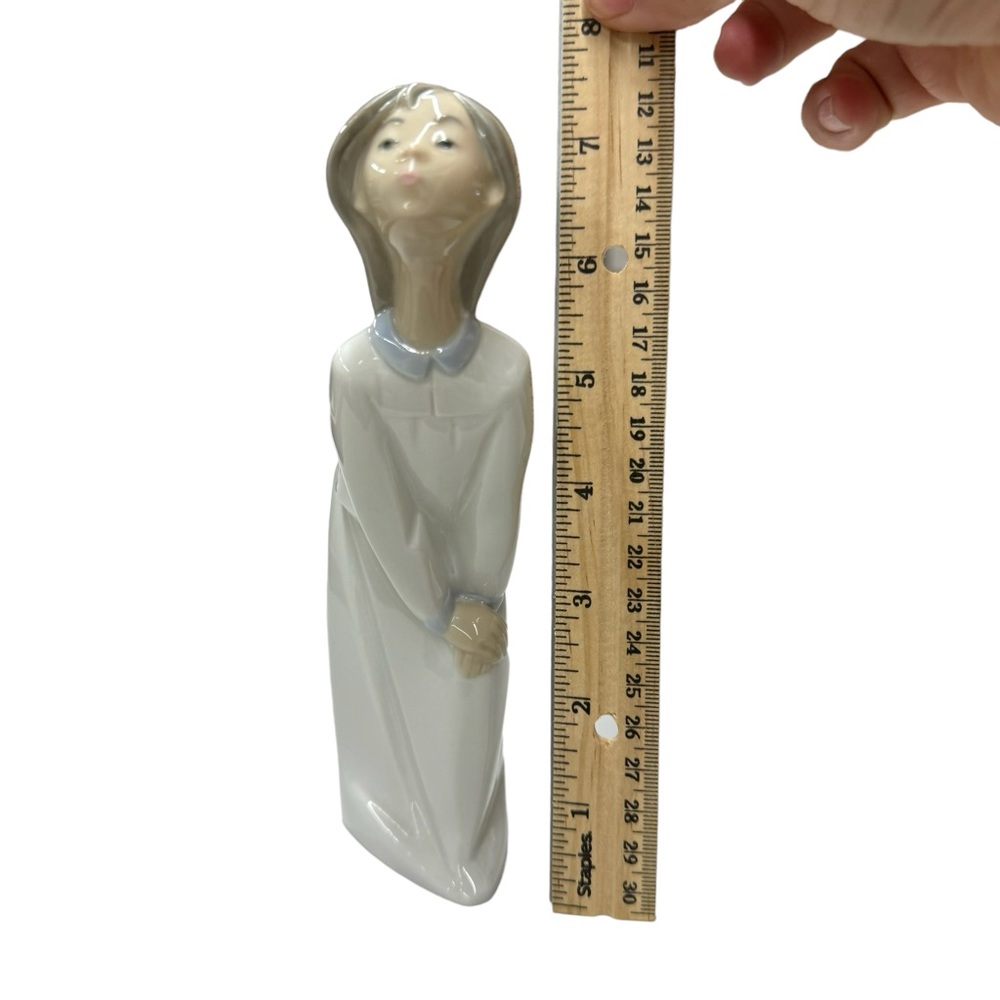 LLadro "Kissing Girl" Figurine Fine Porcelain - Picture 8 of 9